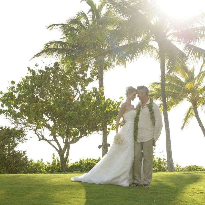 wedding couple on golf course with palm trees